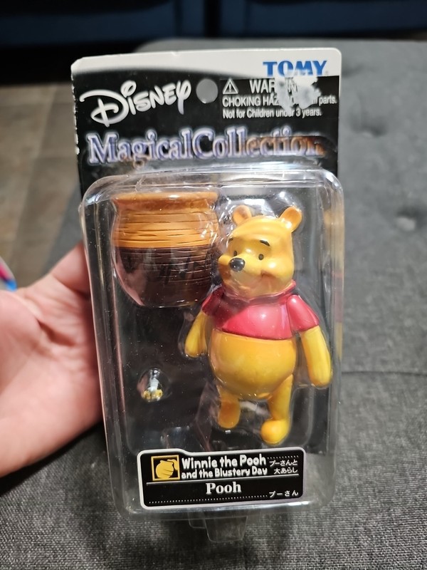Disney MAGICAL COLLECTION TOMY WINNIE THE POOH Blustery Day