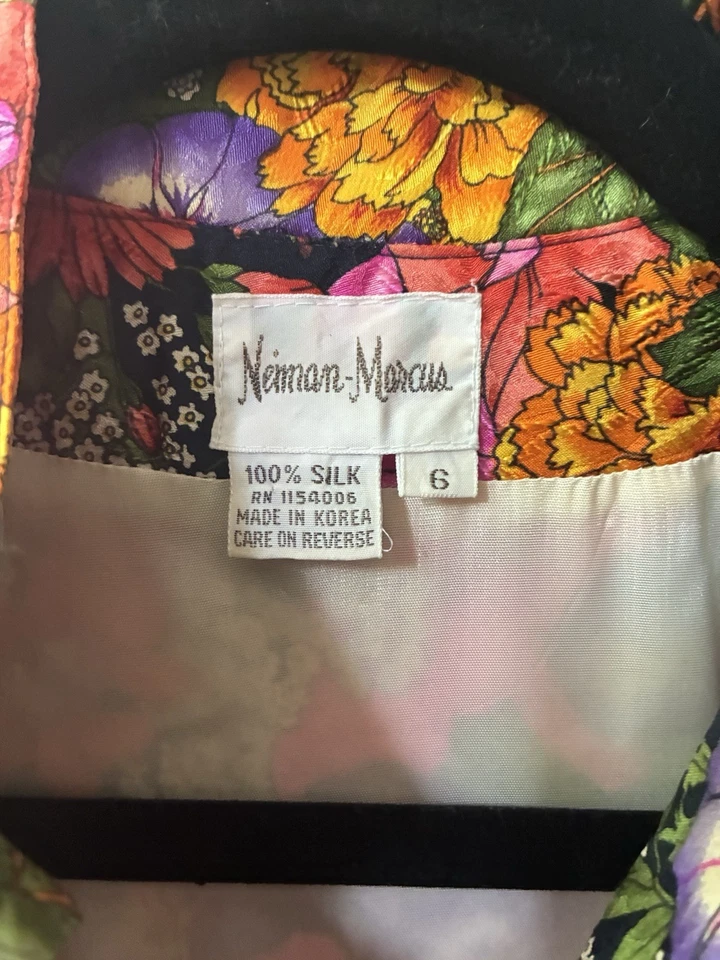 Vestido maxi plisado floral 100 % seda Neiman Marcus de colección, 6 carreras pequeño Foto 4 de 4