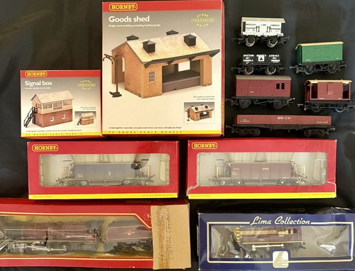Paquete Hornby OO - 12 artículos incluidos motores coleccionables Princess Royal & Lima 09009 | Condition: Used
