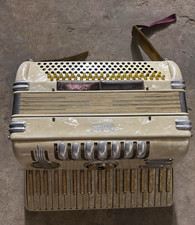 Silvio 41/120 White Piano Accordion 3-Register, Includes Harness Strap