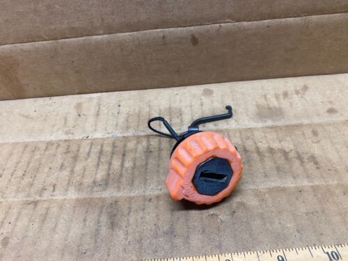 A pre-owned OEM fuel cap from a Stihl 029 chainsaw - Picture 2 of 4