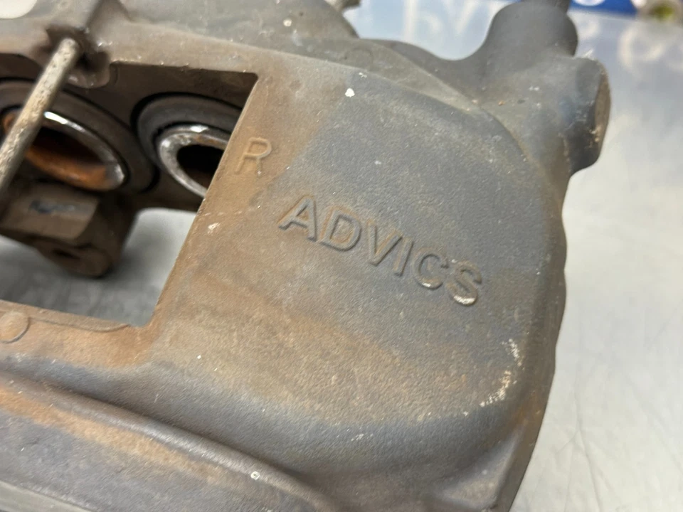 Lexus GS450H 2009 pasajero delantero derecho pinza de freno - 126 k Foto 3 de 4