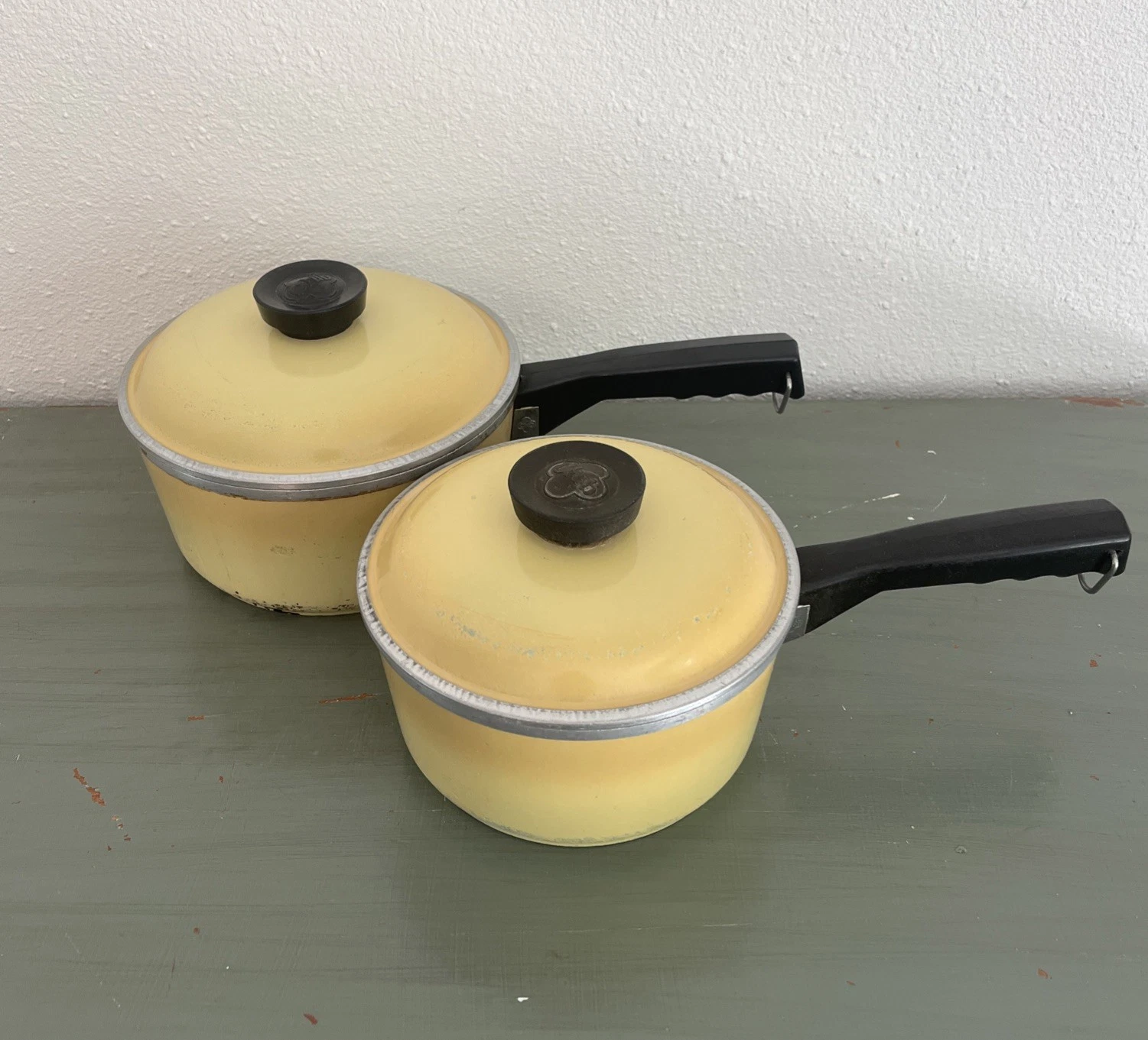 2 Vtg CLUB Pots Saucepans 7.5” & 6.5”W, 4 Pc Set w Lids Aluminum Cookware Yellow