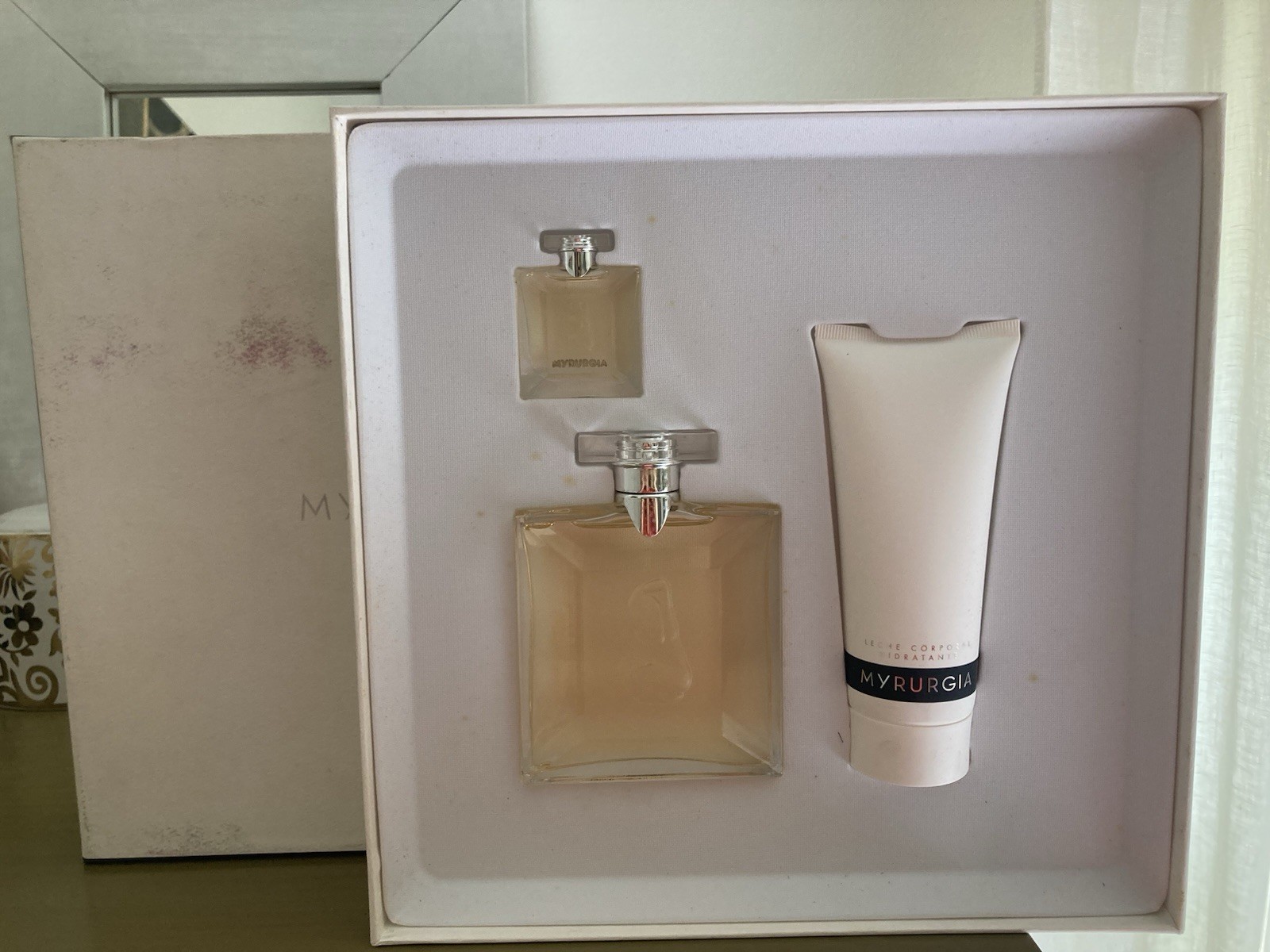 Estuche Myrurgia Colonia 100ml+8ml+ Crema 100ml. Descatalogado