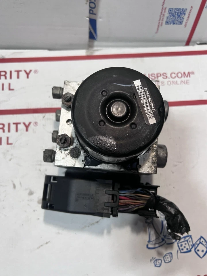 Conjunto de bomba módulo de control de freno antibloqueo ABS 2011-2016 Cadillac SRX 22752525 Foto 3 de 4