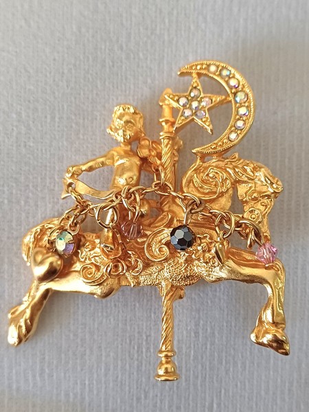 Broche Kirks Folly Ángel En Caballo De Carrusel