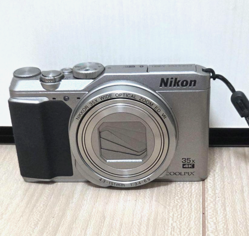 Nikon COOLPIX A900 Silver 20.3MP 35x Zoom Compact Digital Camera