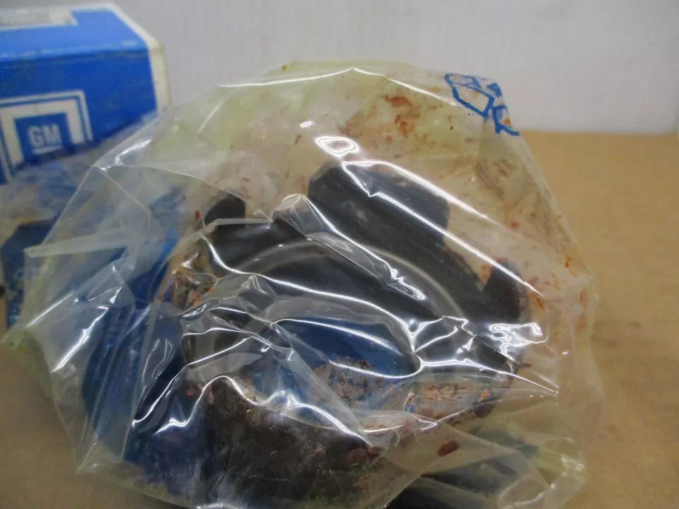 GM NOS Front Axle Sleeve 14067637 - Image 3 of 3