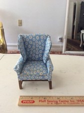 Poltrona vintage casa delle bambole stampa margherita