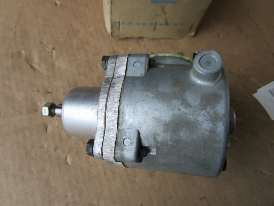 Mercedes Unimog 404 Oldtimer Fliehkraftpumpe Hydraulikpumpe Heinzmann D2303 NEU - Bild 3 von 4