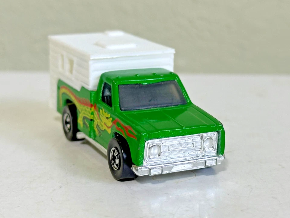 Bomba Hot Wheels Flying Colors Blackwall Backwoods 1974 con cámper de repuesto Foto 3 de 4