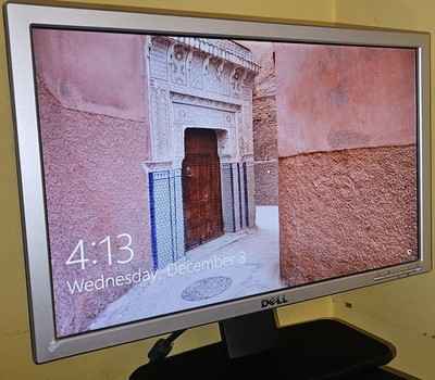 Dell SE198WFP 19'' LCD Monitor 1440x900 DVI VGA Tilt Stand VESA Tested