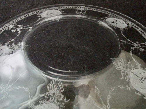 Elegant Heisey glass PIED PIPER plates, 7 3/8" d., set of 9 - Picture 3 of 7