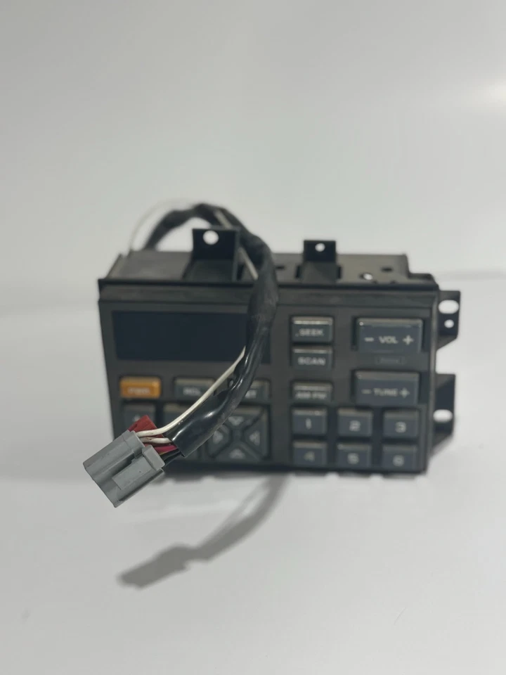1988-1994 CHEVY/GMC C/K 1500 RADIO AUDIO CONTROL UNIT W/ DISPLAY - WORKING - Image 2 of 4