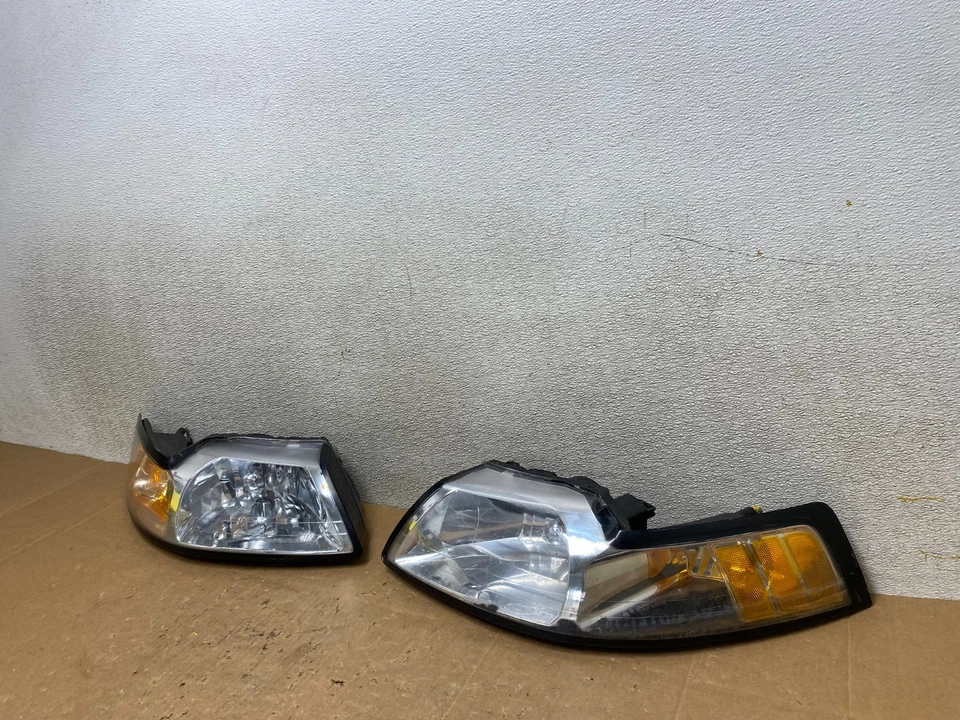 Juego de faros laterales izquierdo+derecho Ford Mustang 1999 a 2004 V5118 DW Foto 2 de 4