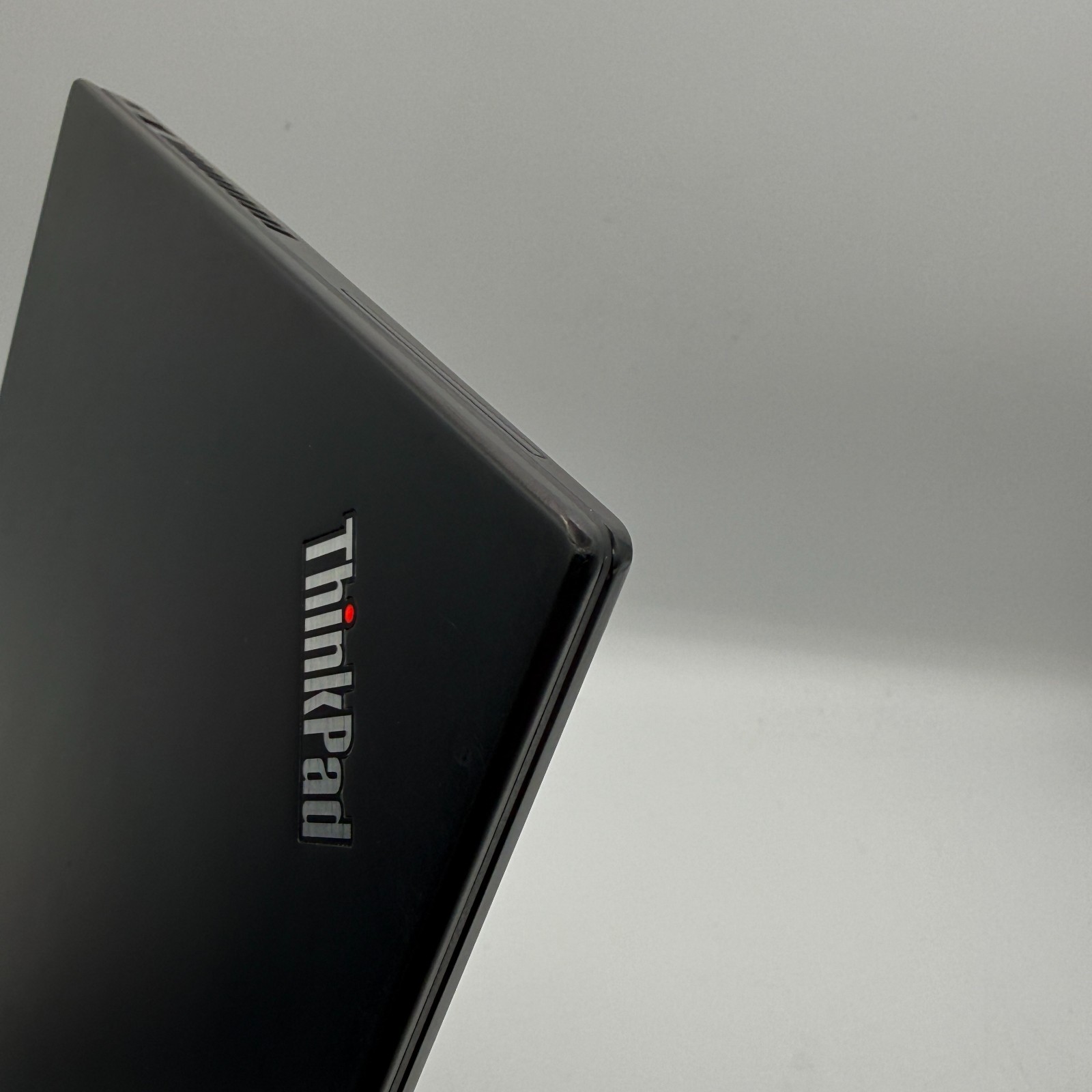 Lenovo ThinkPad T14s, 14-Inch Laptop, with INTEL CORE I7-10610U, Windows 11 Pro
