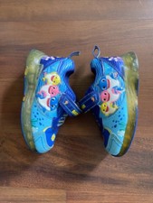 Baby Shark Light-Up Sneakers Blue, Size 8 Toddler Unisex