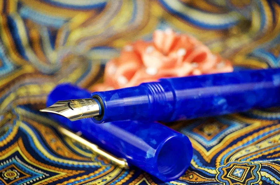 Pluma Estilográfica All American en Azul Lapislázuli con Acentos Chapados en Oro 18K - Nuevo en Caja, Foto 2 de 2