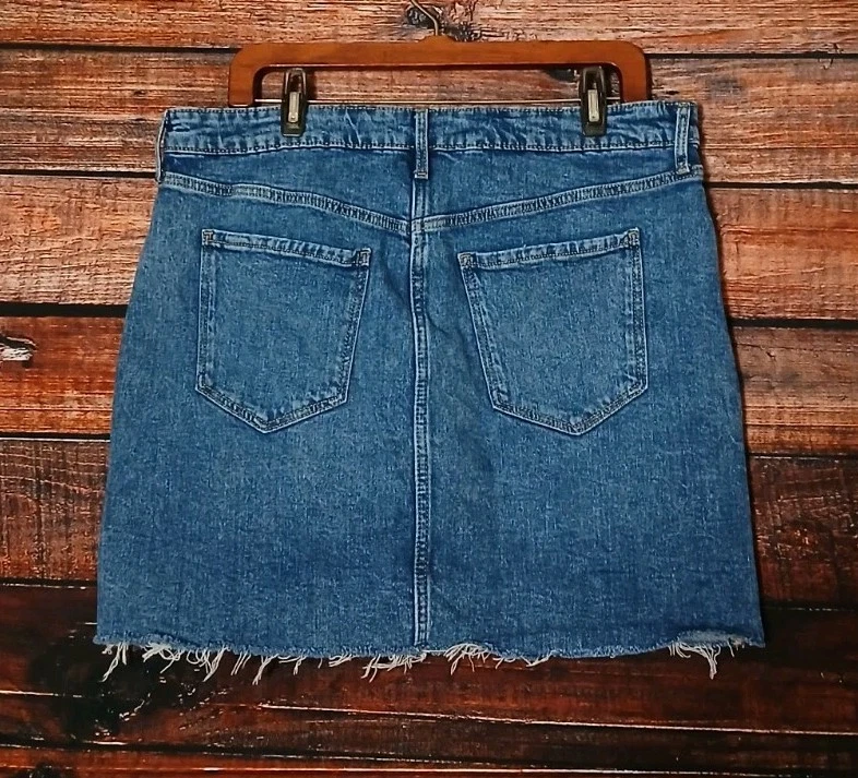 Old Navy Mini Jean Skirt Size 14 High Rise Button Fly Cut Off Denim Front Slit  - Image 4 of 4