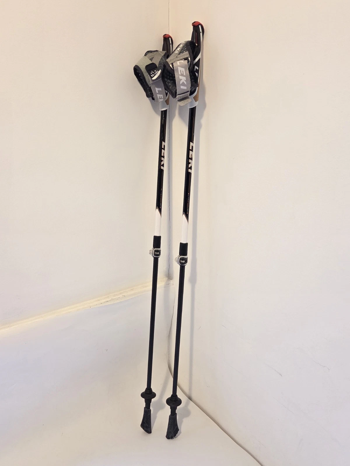 Leki Instructor Lite Speed Lock Trekking Hiking Poles w/ Gloves
Opens in a new window or tab
