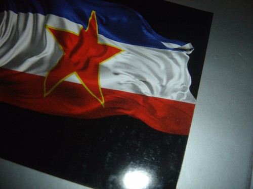 Flying Flag of Yugoslavia (Magnet) (5,5 x 4,5) - Picture 3 of 3