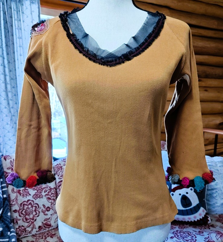 Cordelia Rib Knit Embellished Top. XL.