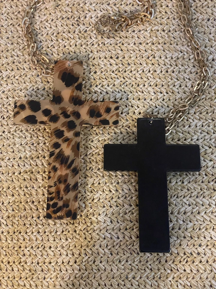 Colgantes cruces grandes de 2 piezas collares tachuelas negras doradas años 80 rock gótico Foto 3 de 4
