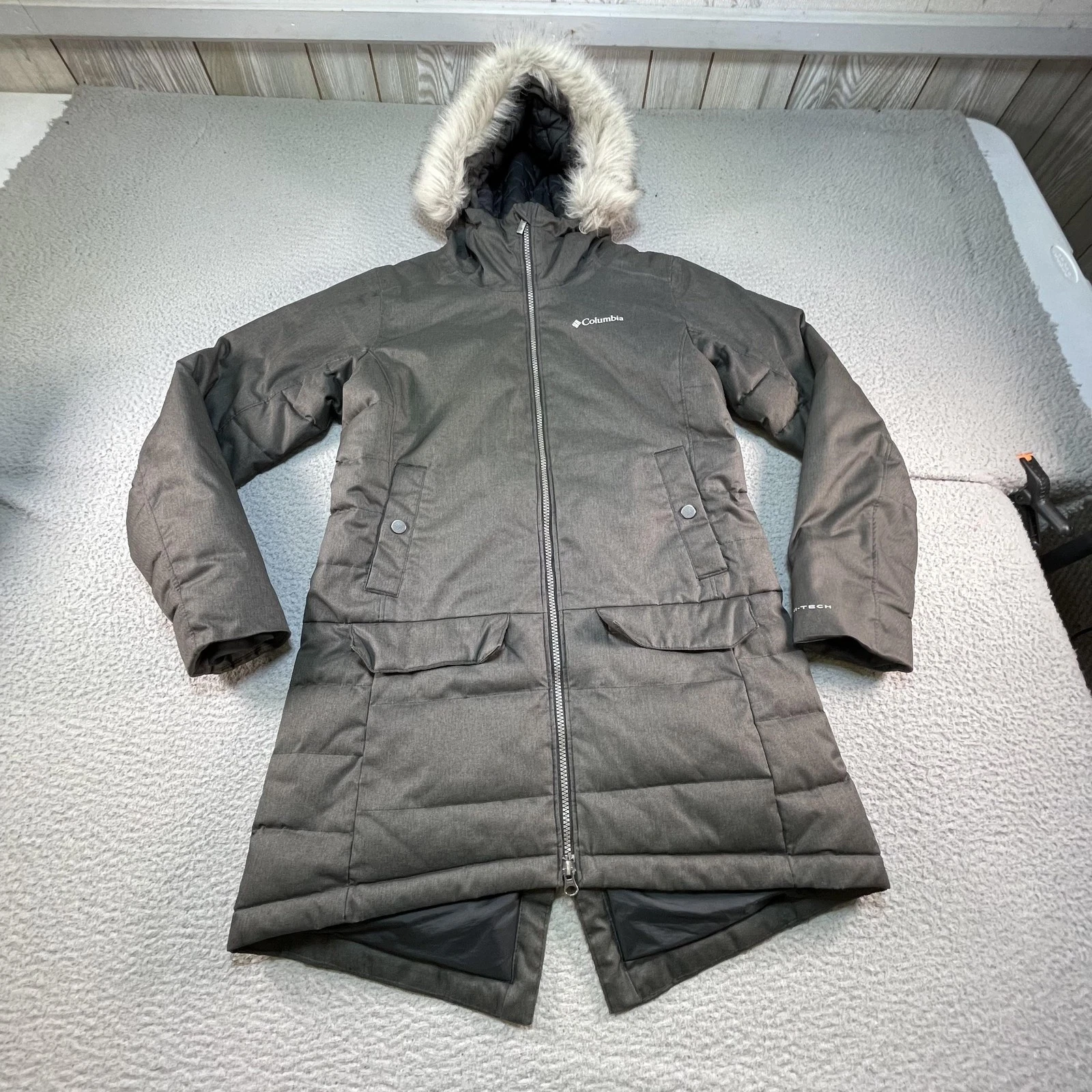 Columbia Coat Womens Small Gray Insulated Hooded Omni Tech Fur Trim Ski Snow