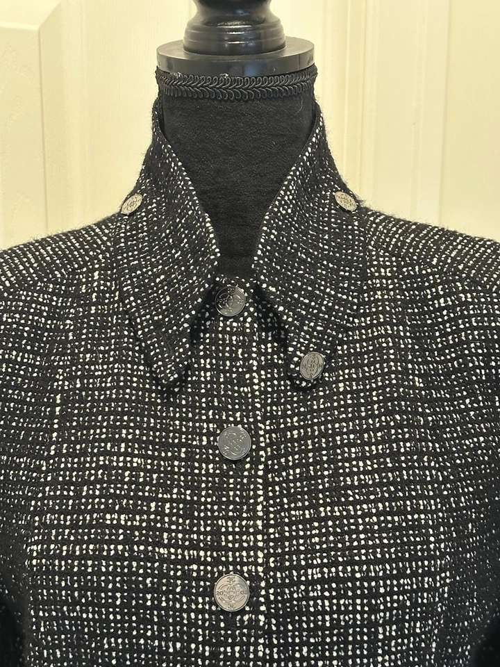 Traje Chaqueta y Falda CHANEL Vintage Bouclé Tweed Colección Otoño 2002 Tallas 44/42 Foto 3 de 4
