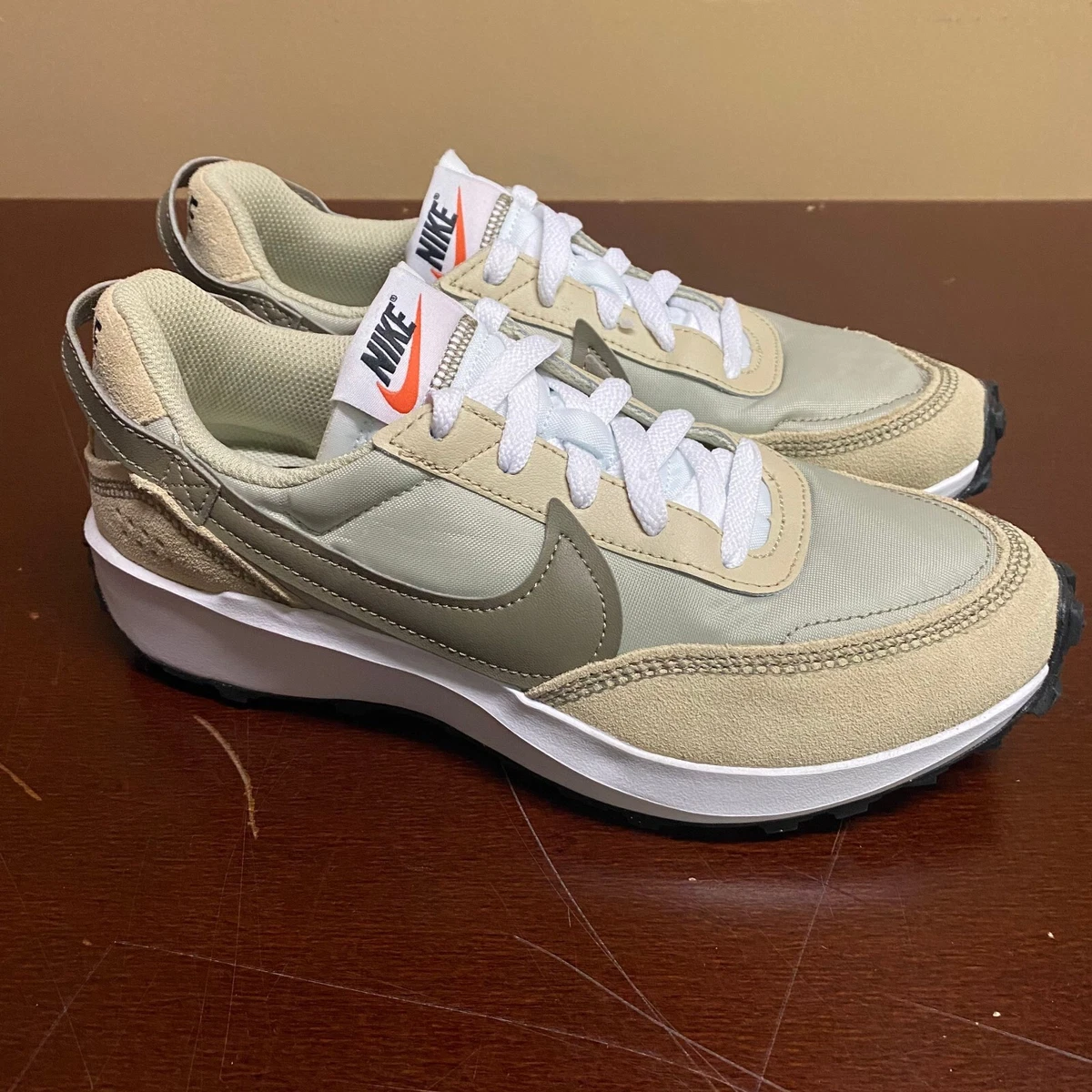 Beige color deals nike shoes