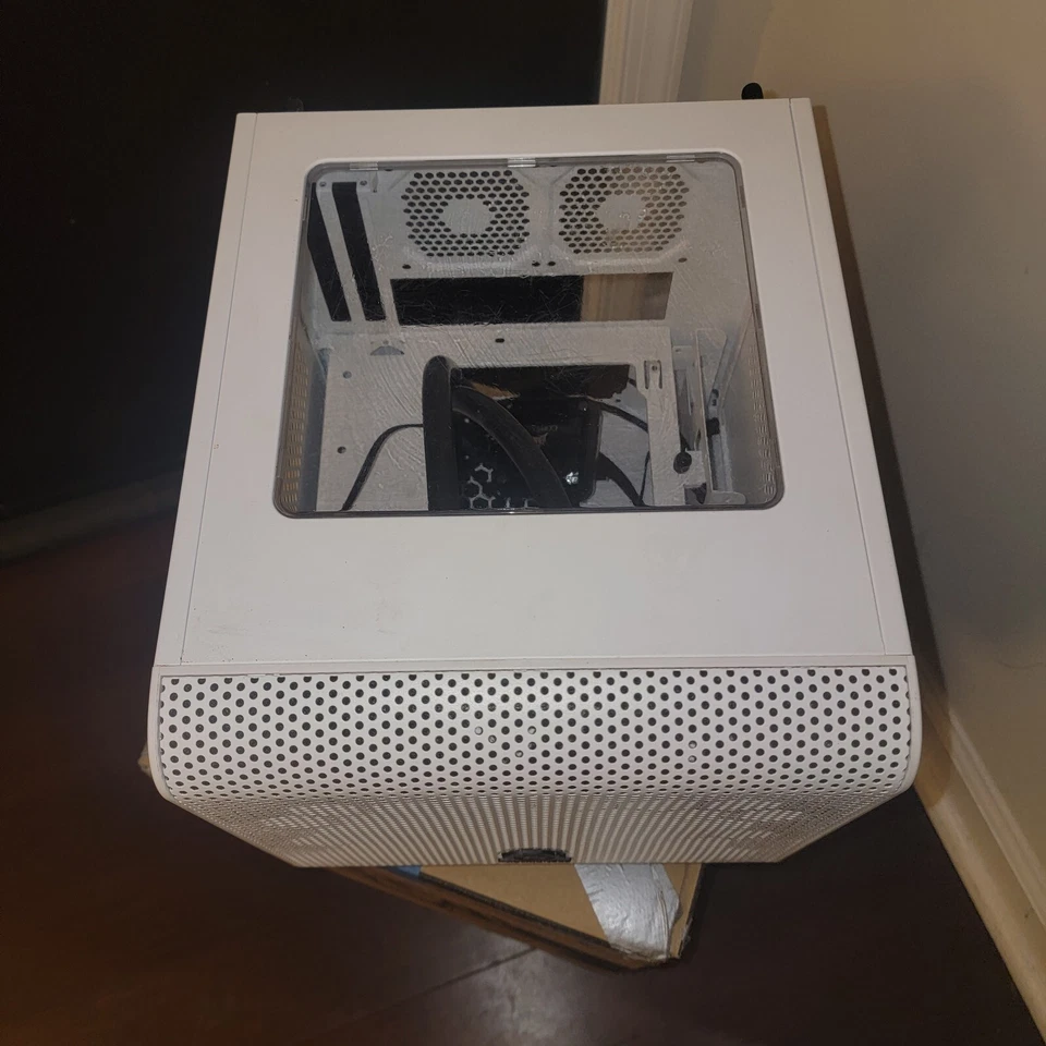 Thermaltake Core V1 w/ H60 CPU Cooler -  Snow Edition Mini ITX Chassis White - Image 2 of 4