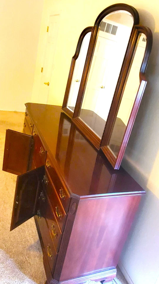 Mueble de dormitorio Ethan Allen usado 5 piezas Foto 2 de 4