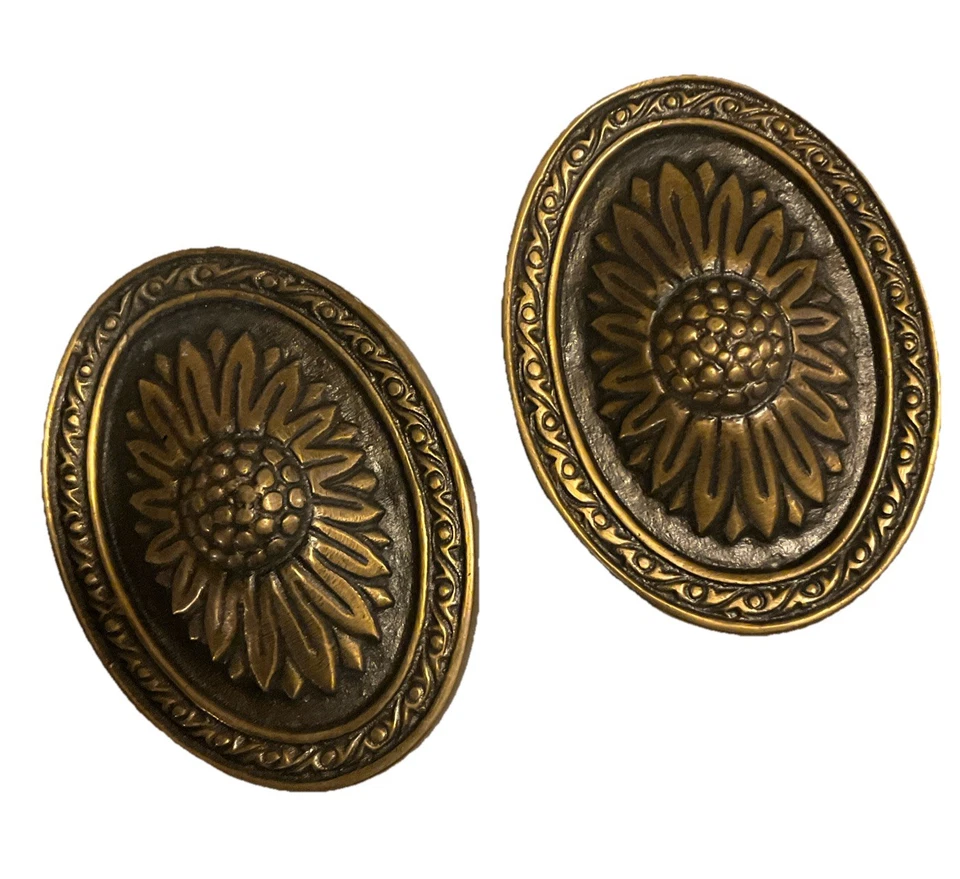 2 Cortinas de flores de latón macizo de colección Girasol, grandes ovaladas 4"x3" raras usadas Foto 2 de 4