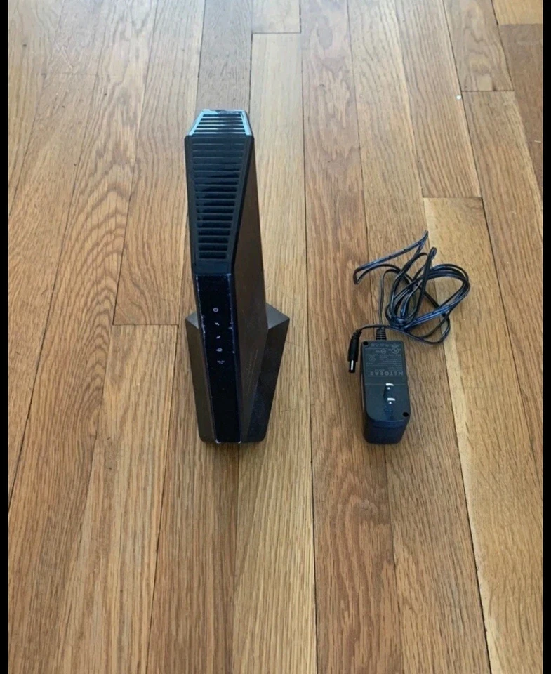 NETGEAR Nighthawk CM2000 Multi-Gig 2.5Gbps Cable Modem DOCSIS 3.1 - Image 3 of 3