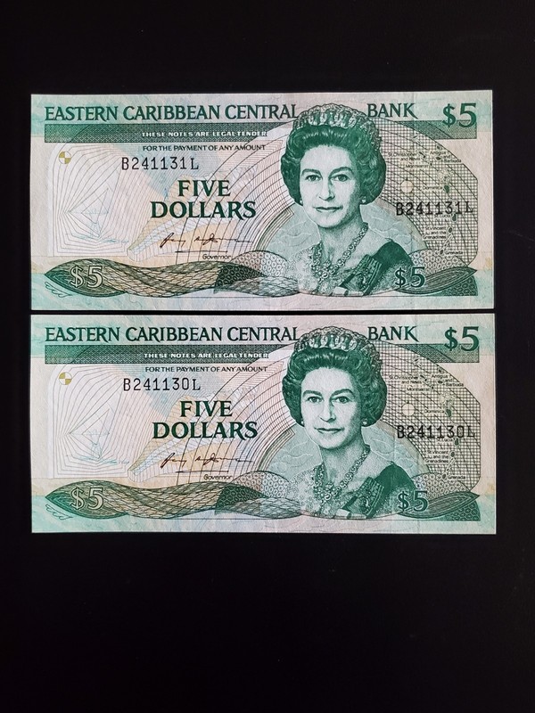 1988 east caribbean 5 dollars 2 Pieces Uncirculated Consecutive Numbers 