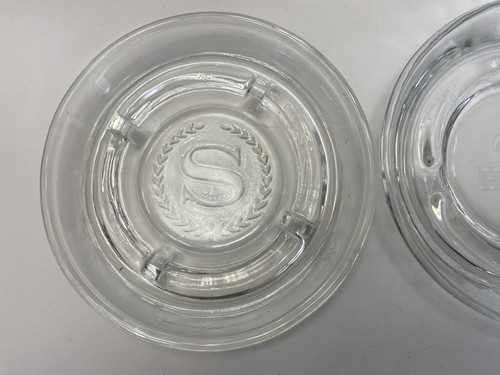 Vintage Set of 2 Glass Ashtrays Sheraton & Hilton Hotels Tobacco Cigars Smoking - Imagen 4 de 11