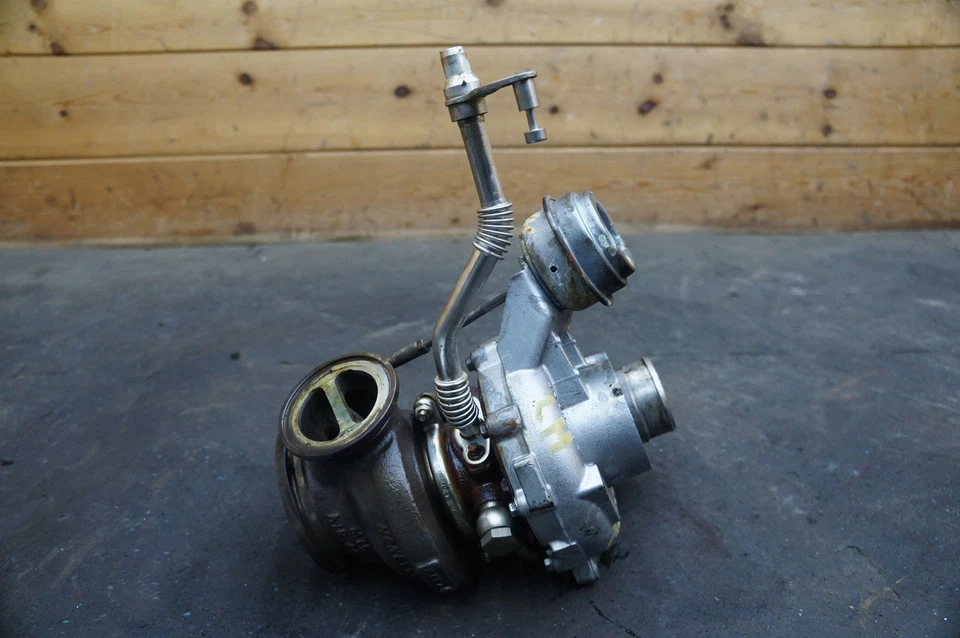 Conjunto turbocompresor izquierdo 11657848114 OEM BMW M5 F10 2012-14 M6 F12 12-15 Foto 2 de 4