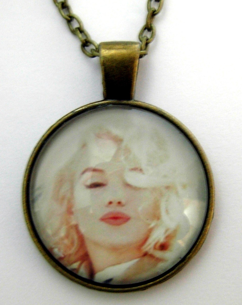 Médaillon Vintage Avec Collier Chaîne - Thème Marilyn Monroe