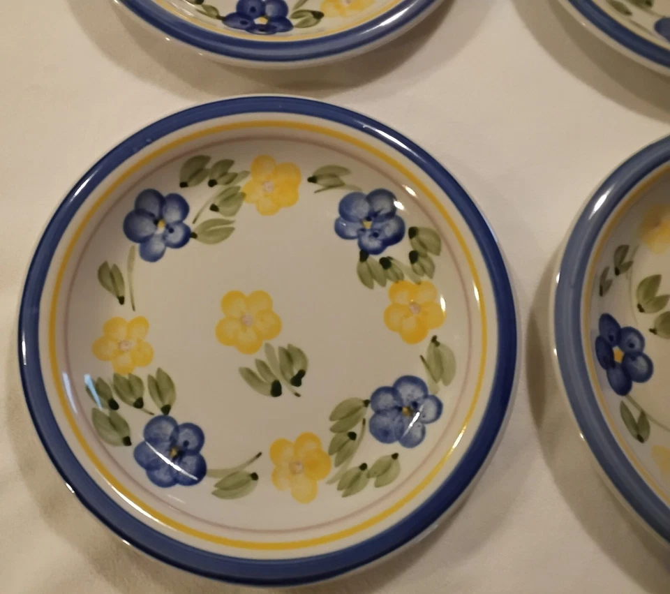Juego de 4 Platos de Ensalada Gibson Ariana Descontinuados 7 1/4" Amarillo y Azul Floral Foto 3 de 4
