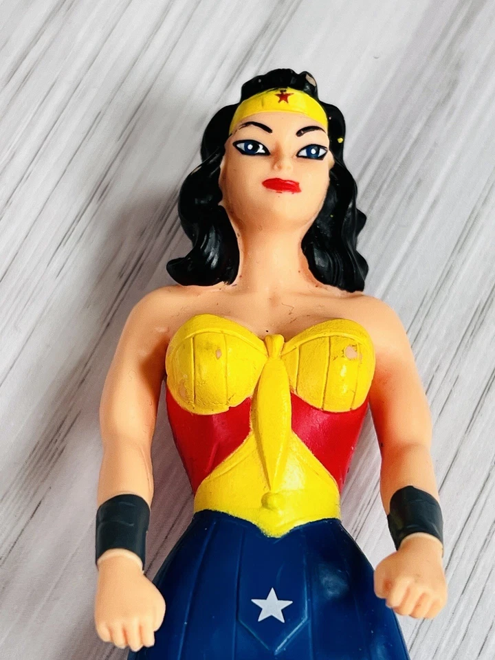 Figura Bendys Mujer Maravilla Juguete Flexible DC JLU Super Amigos Justice Bendy Foto 3 de 4