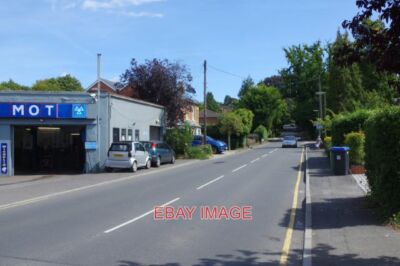 FOTO ST JOHN'S HILL ROAD DIE MOT BAY BEI PHIPPS AUTOS IST AUF DER LINKEN SEITE. 2019