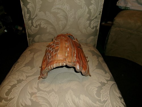 Mike Schmidt Signture Baseball Glove 10". Collectible - Picture 2 of 9