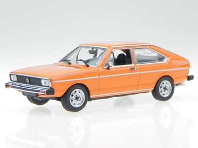 VW Passat B1 3-door 1975 orange diecast modelcar 940054201 Maxichamps 1:43