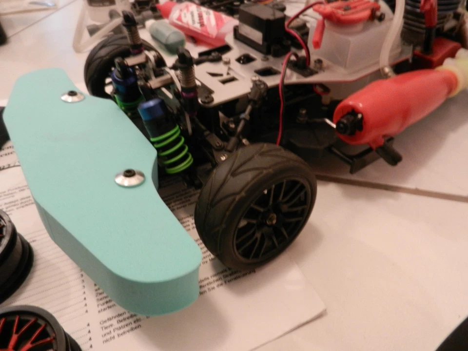 Kyosho Pure Ten Spider MK I und MK II mit viel Ersatzteilen, Felgen und Zubehör - Bild 2 von 4