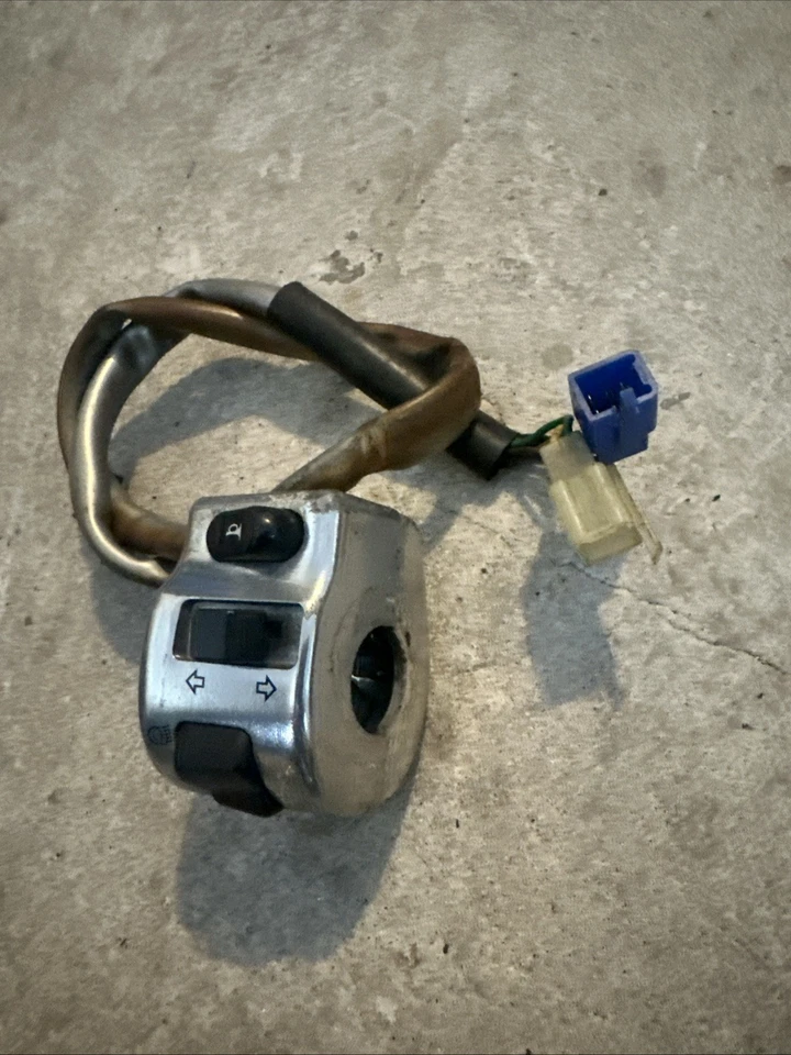 96 Yamaha XVZ1300 Royal Star Venture Left Handle Bar Control Switch - Image 2 of 4