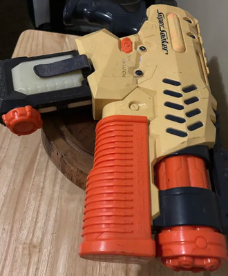 NERF * Super Soaker Tornado Strike * Magazine Included