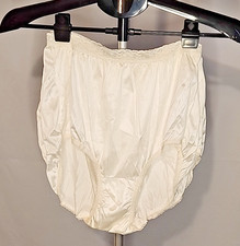 3 Pairs Vintage Hanes Her Way Panties Size 8 100 Nylon Ivory Shiny Stretch Lace