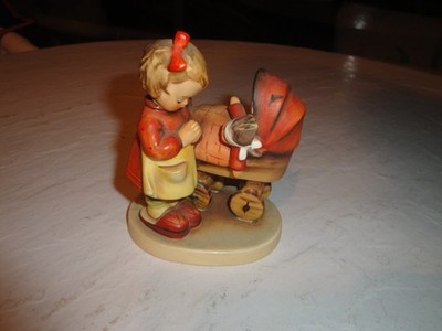 Goebel Hummel Figurine ''Doll Mother'' 4.25'' Tall #67 TMK-3 #V24