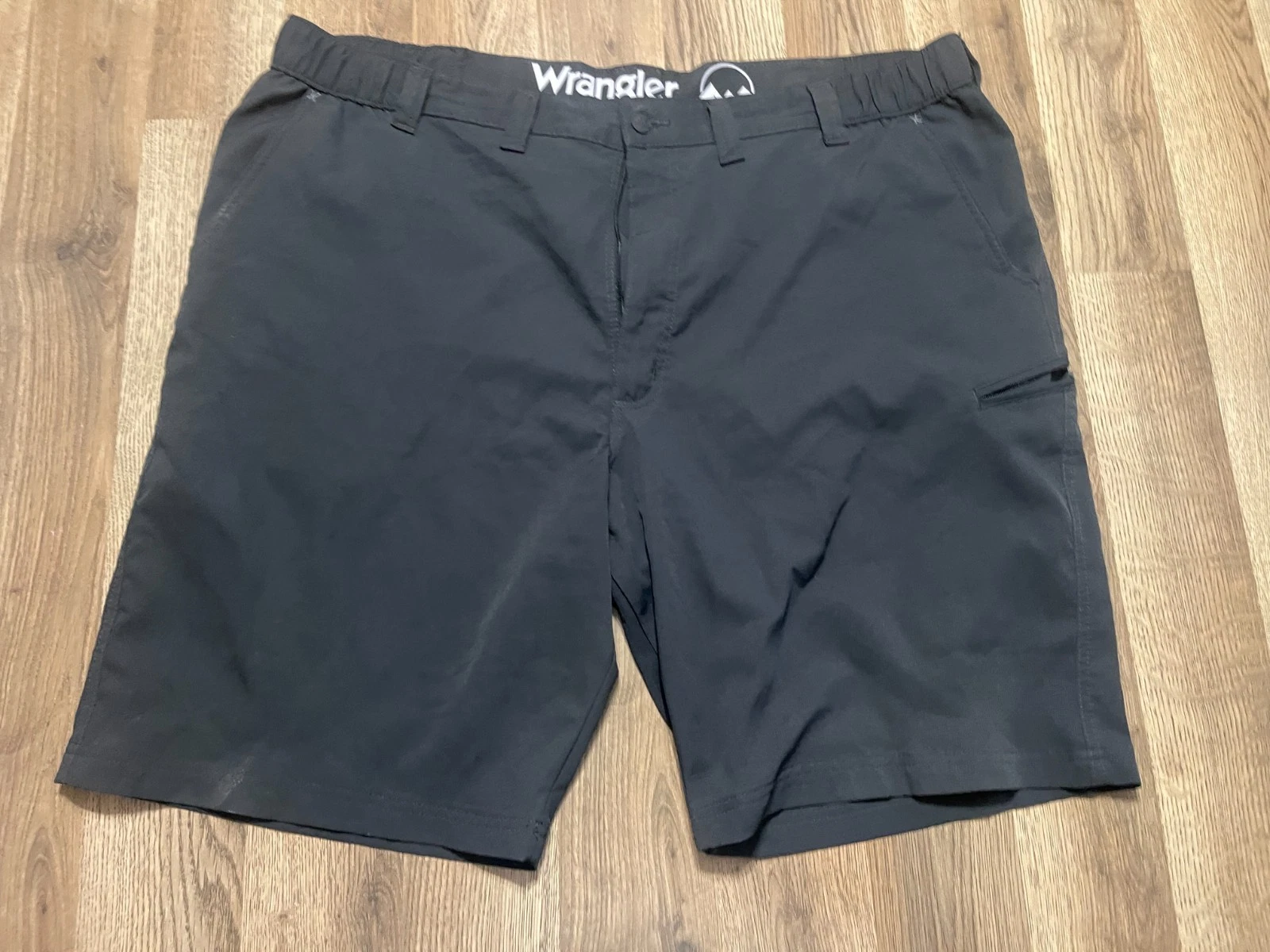 Wrangler Shorts, Men's Size 44, Black, Zip Pocket, Casual Shorts