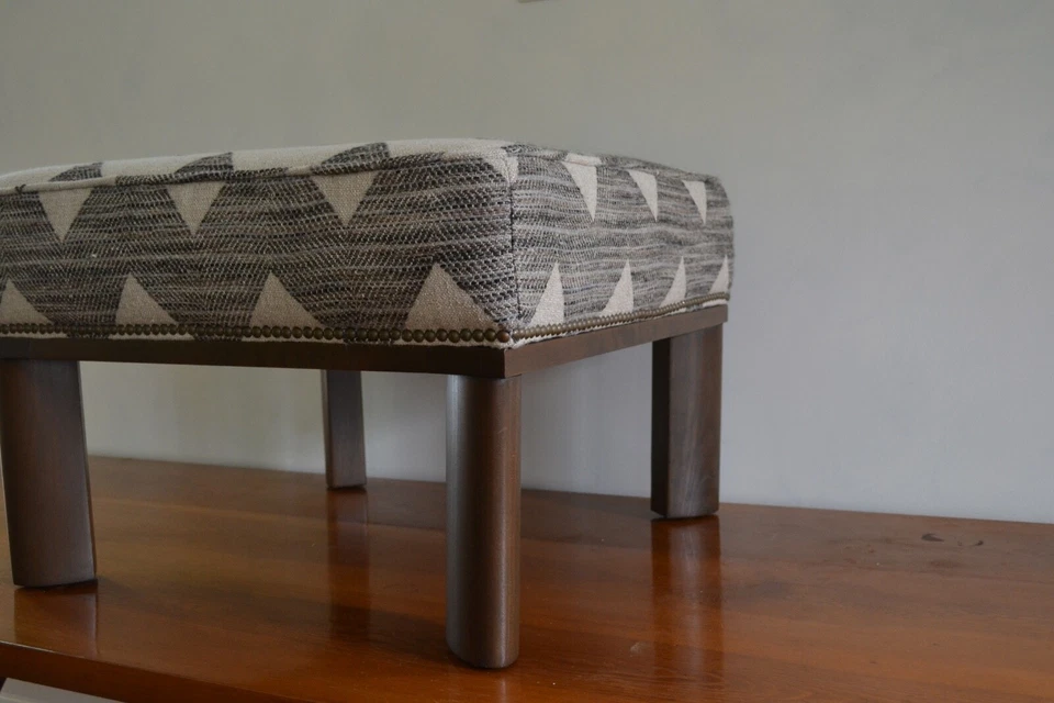 Banqueta grande ou otomana John Widdicomb meados do século - Imagem 3 de 4
